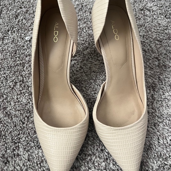Aldo gold heel shoes - Picture 1 of 3